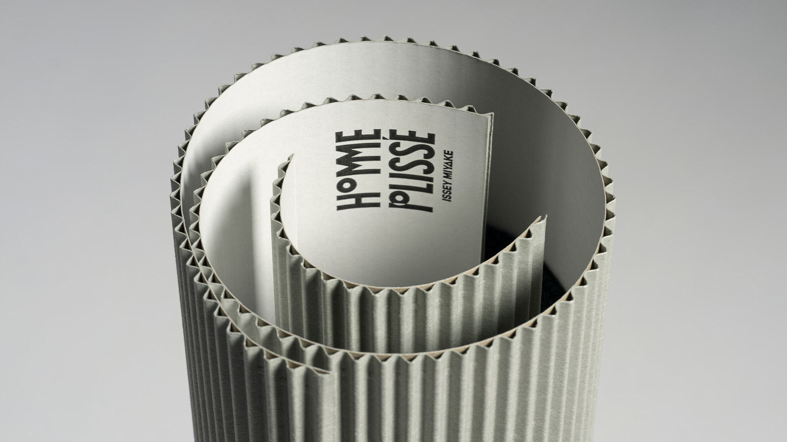 HOMME PLISSÉ ISSEY MIYAKE “RB_DRAWING SCARF” “RB_DRAWING BEANIE